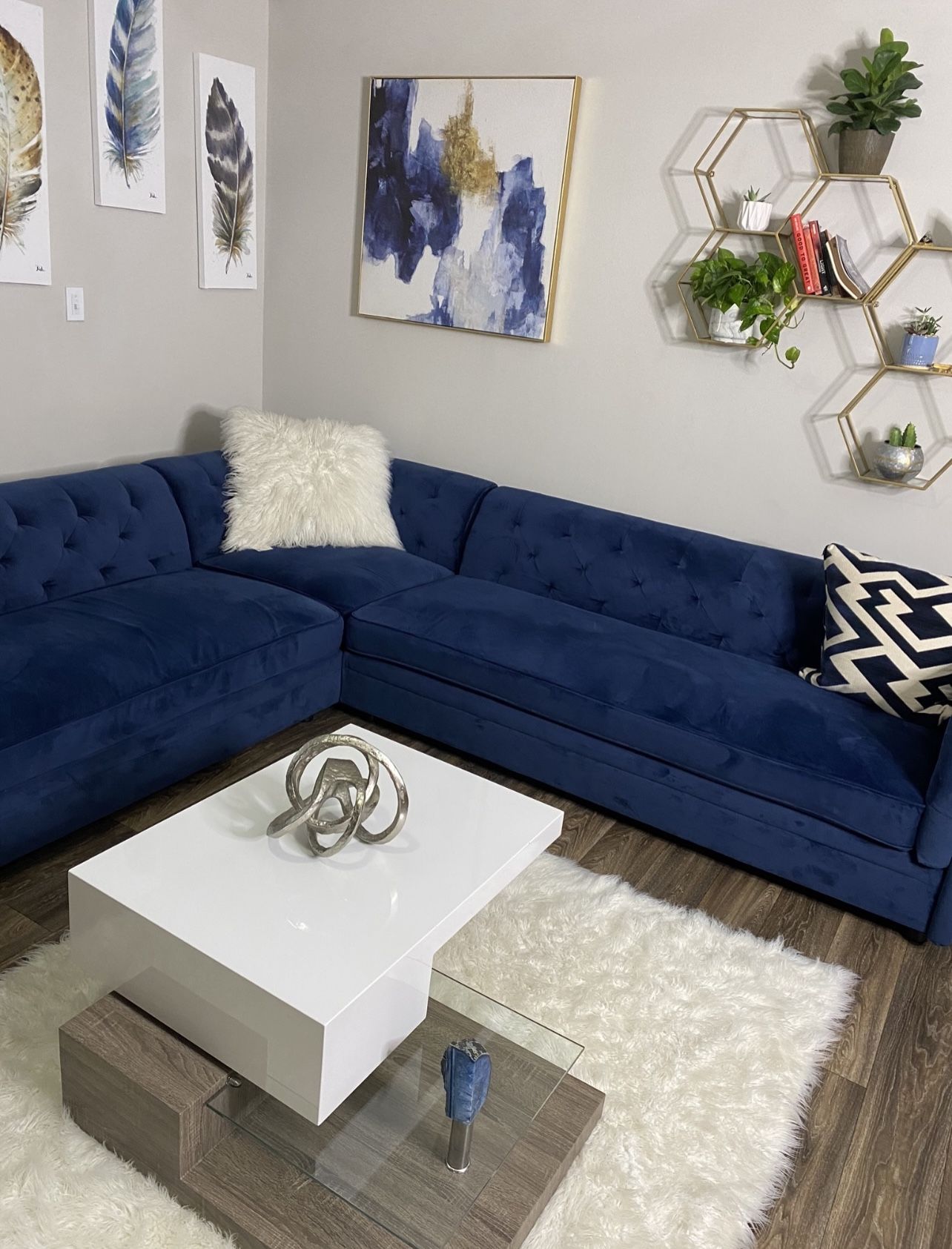Nice Living Room Set For Sale $950 or Best Offer