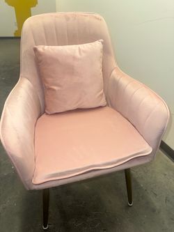 BRAND NEW PINK CHAIR NEVER USED
