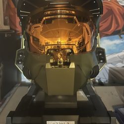 Halo 3 Legendary Edition Master Chief Helmet w/ Stand