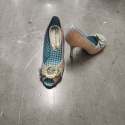 Chinese Laundry pumps