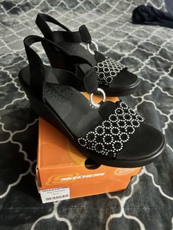 Sketchers - Black Sandals Rumble On - Queen B2 - Size 8 - Brand new