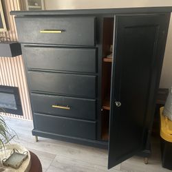 Free Armoire