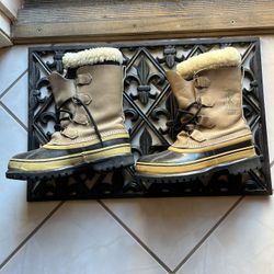 Sorel "Caribou" Tan Leather and Brown Kaufman Rubber Snow Boots. Made in Canada