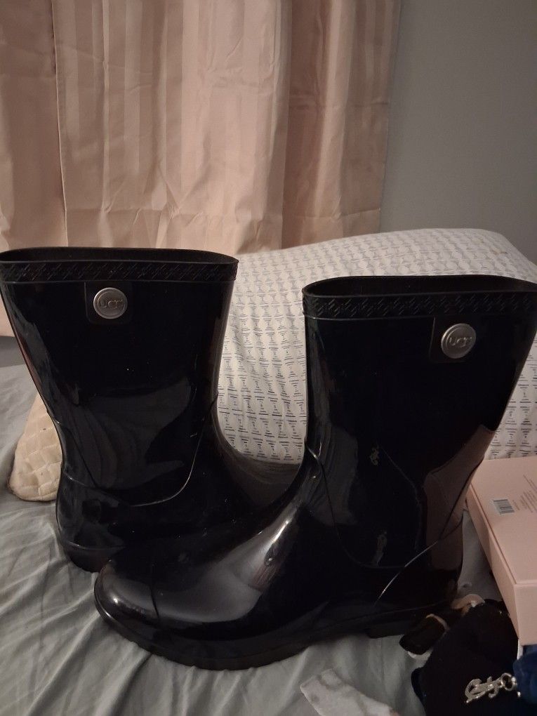 UGG size 10 Rubber Boots