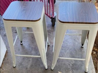 Like new Carnegy Avenue 24in White Bar Stools  Two barstools $50 for both OBO  Pickup only 43rd ave and Bethany home