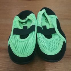 Toddler water shoes