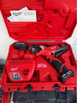 📌Milwaukee M12 12V Lithium-Ion Cordless 600 MCM Cable Cutter Kit with One 3.0Ah Battery, Charger and Hard Case) 👉PRECIO FIRME NO MENOS👉$420