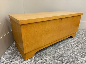 LANE Vintage Cedar Blanket Chest with Lock and Key