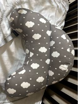 Nursing  pillow ( Momcozy brand)