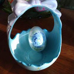 'CRACKED EGG' BASKET