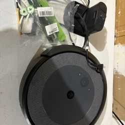 Roomba i3 Robot vacuum 