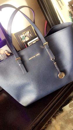 Micheal Kors purse