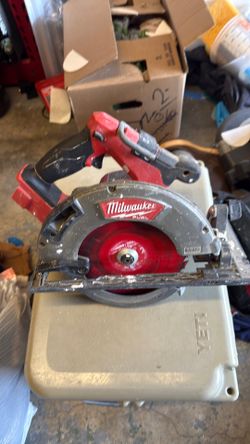 Milwaukee fuel circular saw left-handed