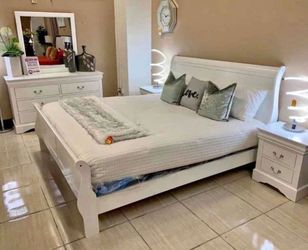 White Sleigh 4 PC. Queen Size Bedroom Set. Brand New. MATTRESS SET IS NOT INCLUDED.
