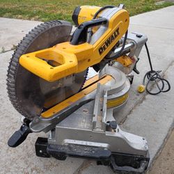 DeWalt 15 AMP Corded 10 inch Compound Single Bevel Miter Saw
