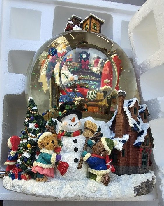 Used Like New Santa Claus Snow Globe 