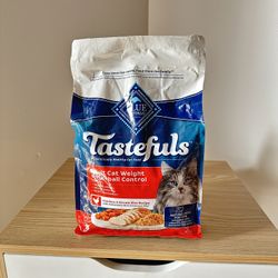 Blue Buffalo Tastefuls Indoor Natural Adult Dry Cat Food, Salmon 3 LB