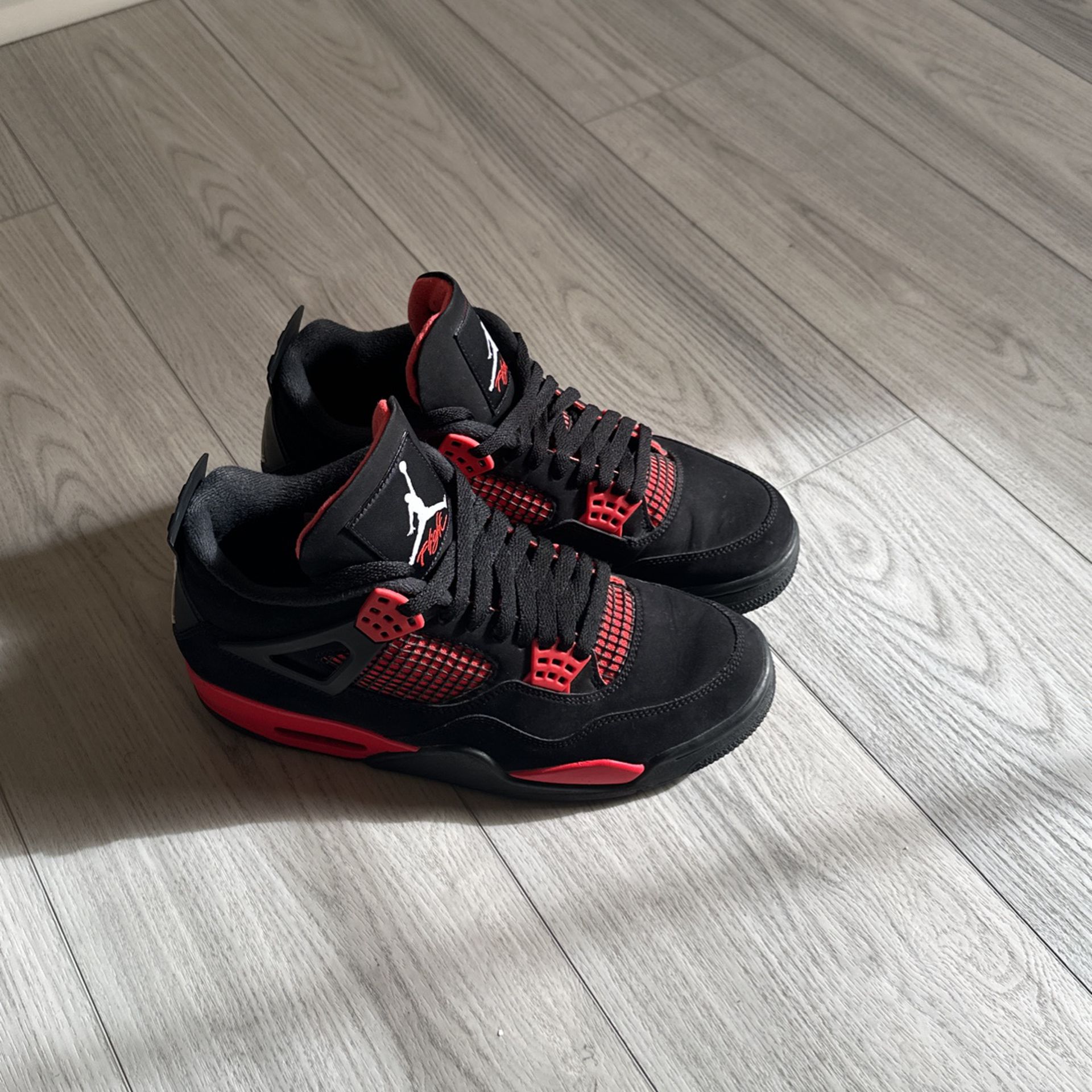 Air Jordans Red Thunder Size 9