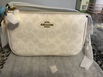 Coach Nolita 19