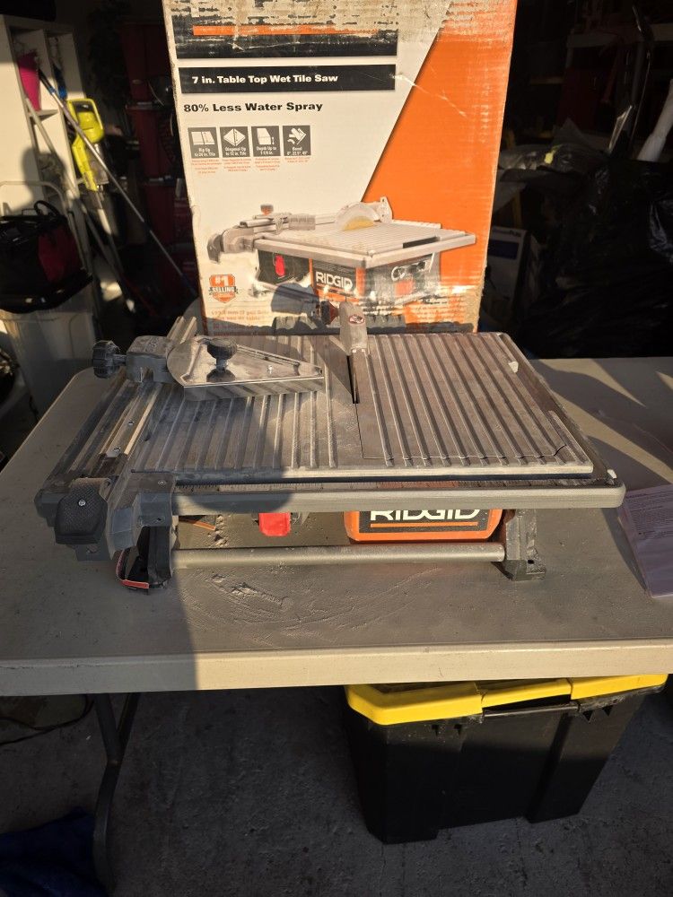 7 In Table Top Wet Tile Saw