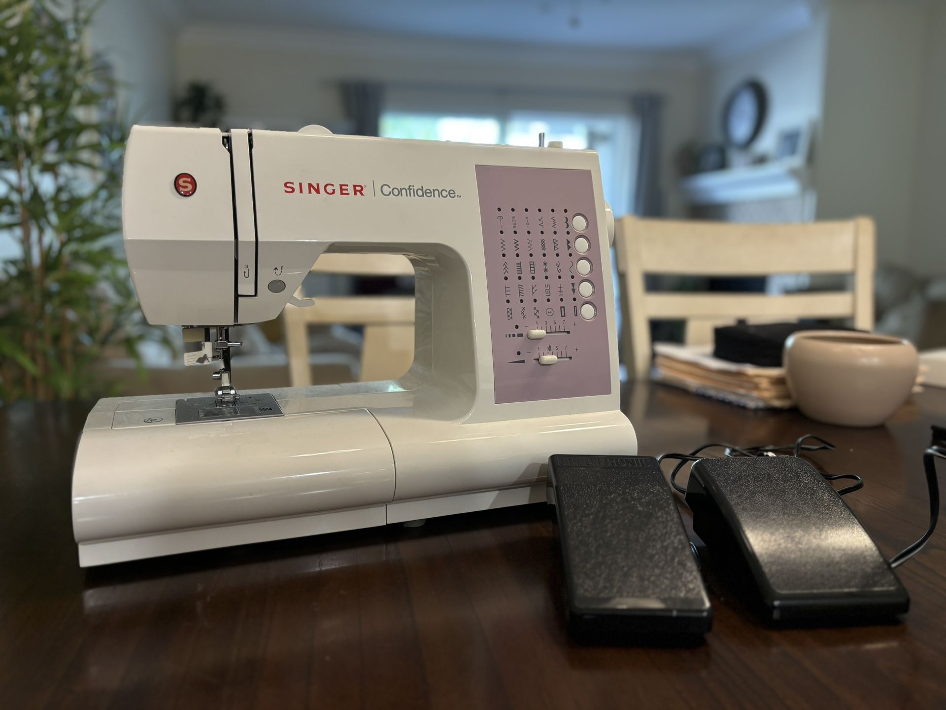 Sewing Machine - Singer Confidence, Fully Functional
