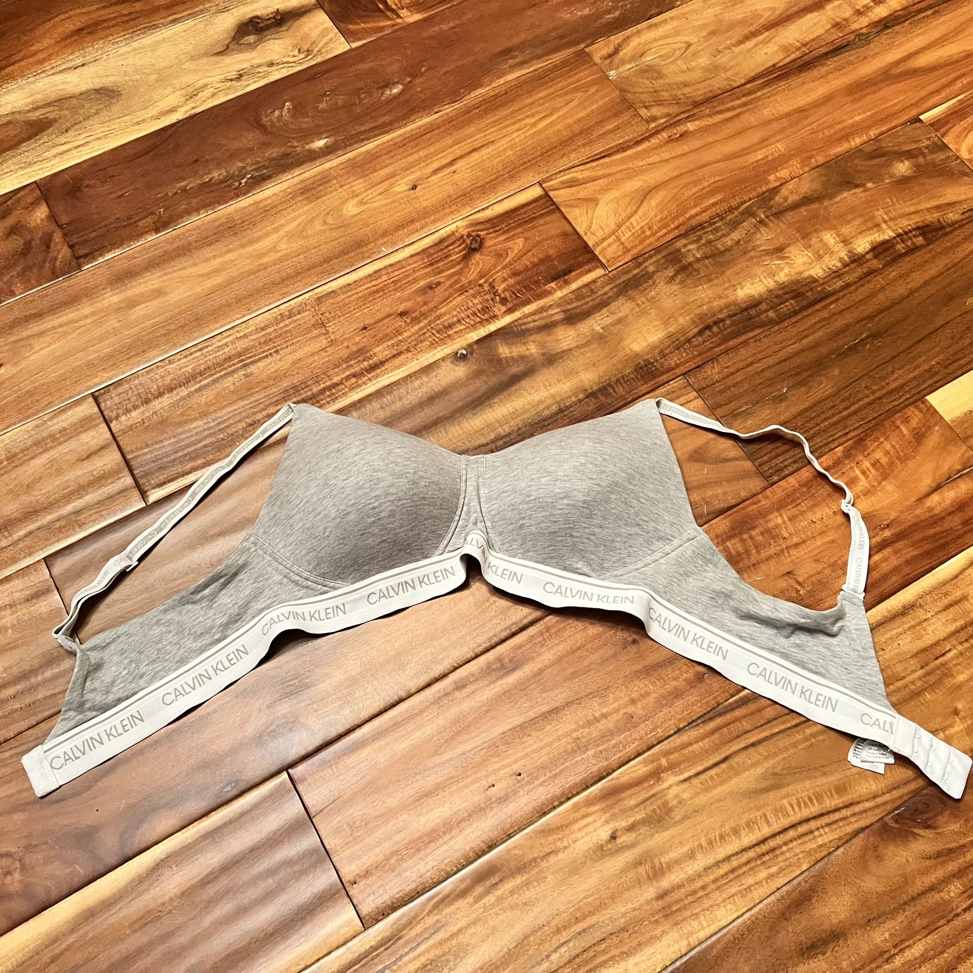 Women’s gray Calvin Klein logo band bra. Size large