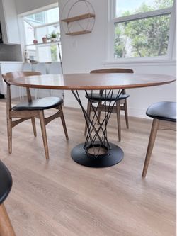 Mid Century Modern Dining Table and Four Chairs