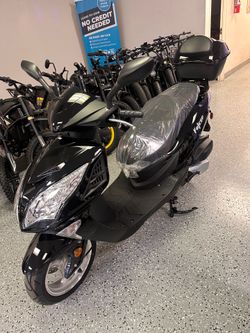 Falcon 200cc, automatic, gas , brand new/warranty