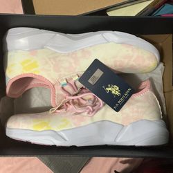 Women  shoe size 8.5