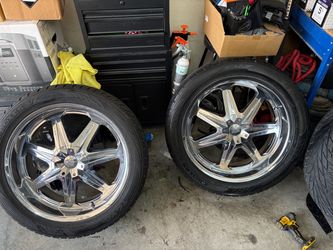 Chrome 7-Spoke Wheels with Toyo Tires