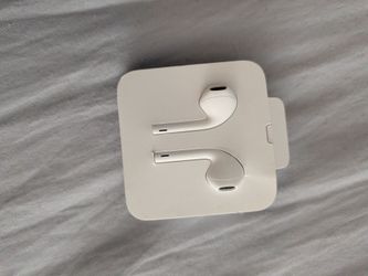 New Apple EarPods Wired lightening Earbuds