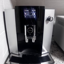 Jura E6 Fully Automatic Espresso Machine