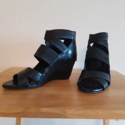 BCBG WEDGES, SIZE 6.5, EXCELLENT CONDITION 