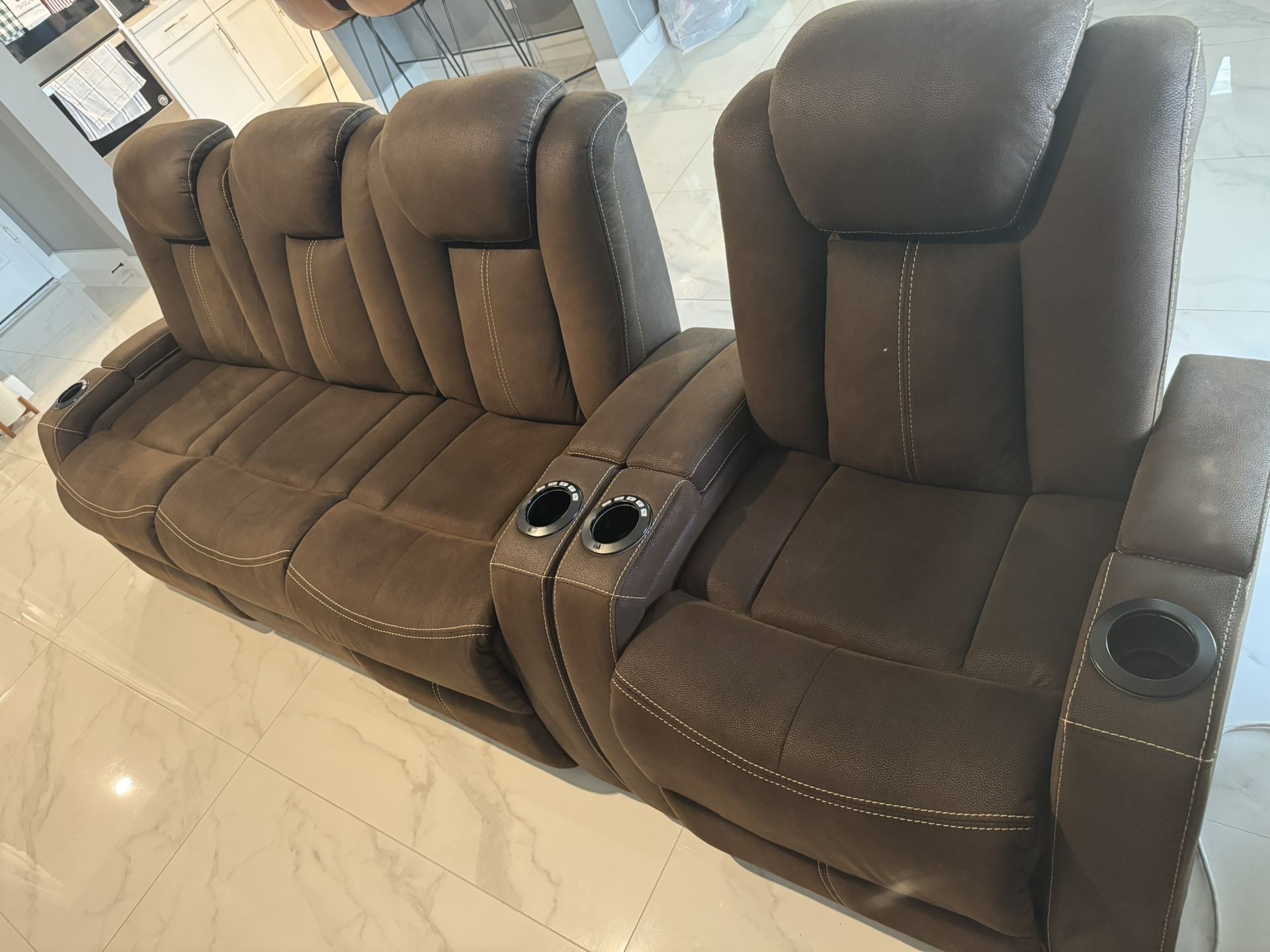 Like New Rooms To Go Reclining Sofa Set