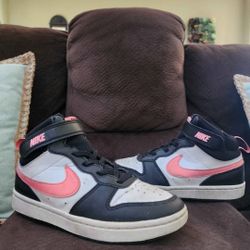 Girls NIKE size 1.5Y