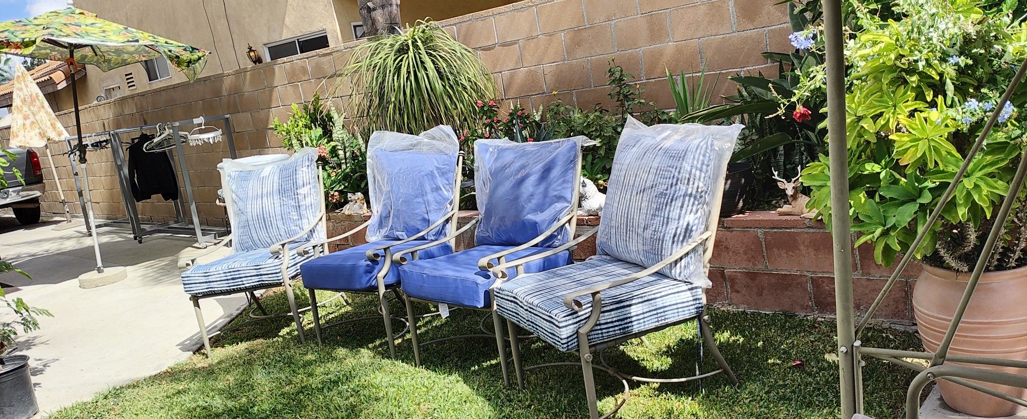 Patio Cushion 24 X 24 Sold As Seen With Chairs And Everything The Cushions Are New The Chairs Are In Good Condition 
