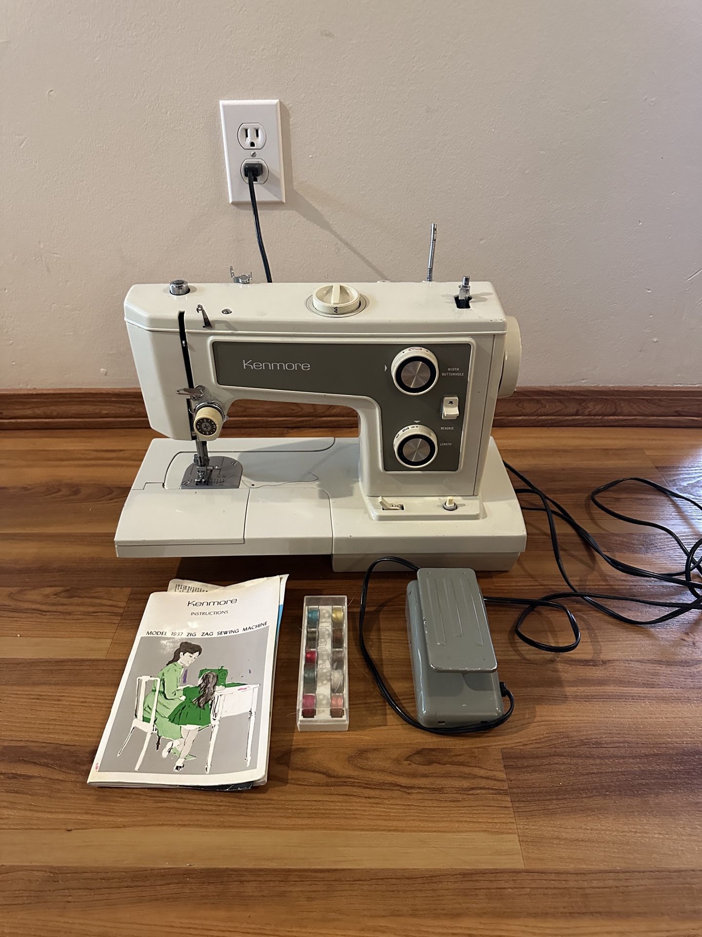 Kenmore 148 Sewing Machine 