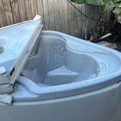 2-Person Solana Hot Tub – 110V Plug & Play – Works Great – $400 OBO