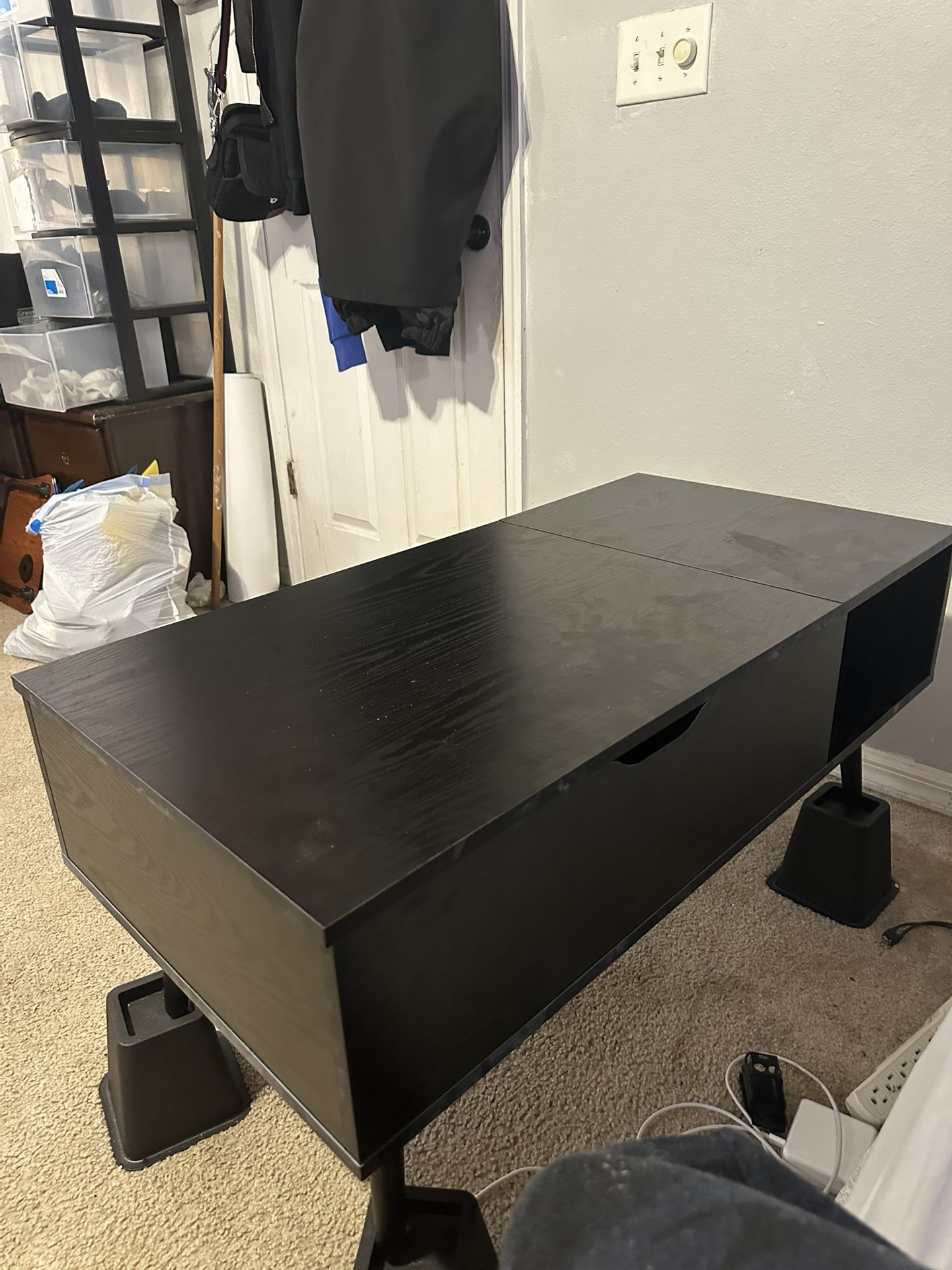 Modern Black Lift-Top Coffee Table – Great Condition!