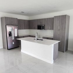 Custom Kitchen Cabinets in Doral – Showroom, Design, Personalized Service, Fast Delivery & Professional Installation