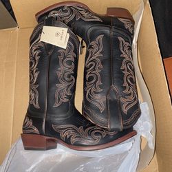 Brand New Ariat Cowboys Boots For Women Size 6M 