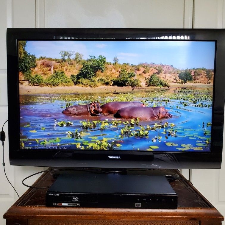 Toshiba 40 Inch LCD TV + Samung BLU Ray Player + New TV Wall Mount 
