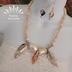 Mother of Pearl Leaf Shape Pendant Necklace And Earrings Set