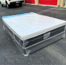 Queen Plush Pillow Top Bed Set $239