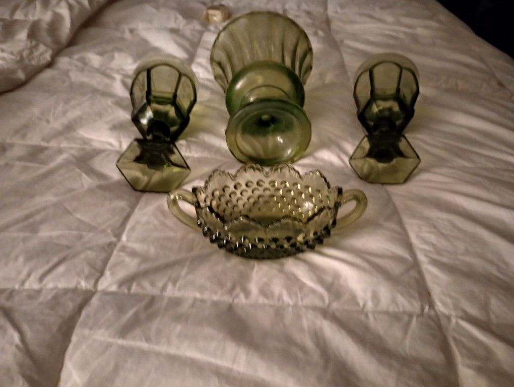 4 Piece Unmarked Fenton Glass