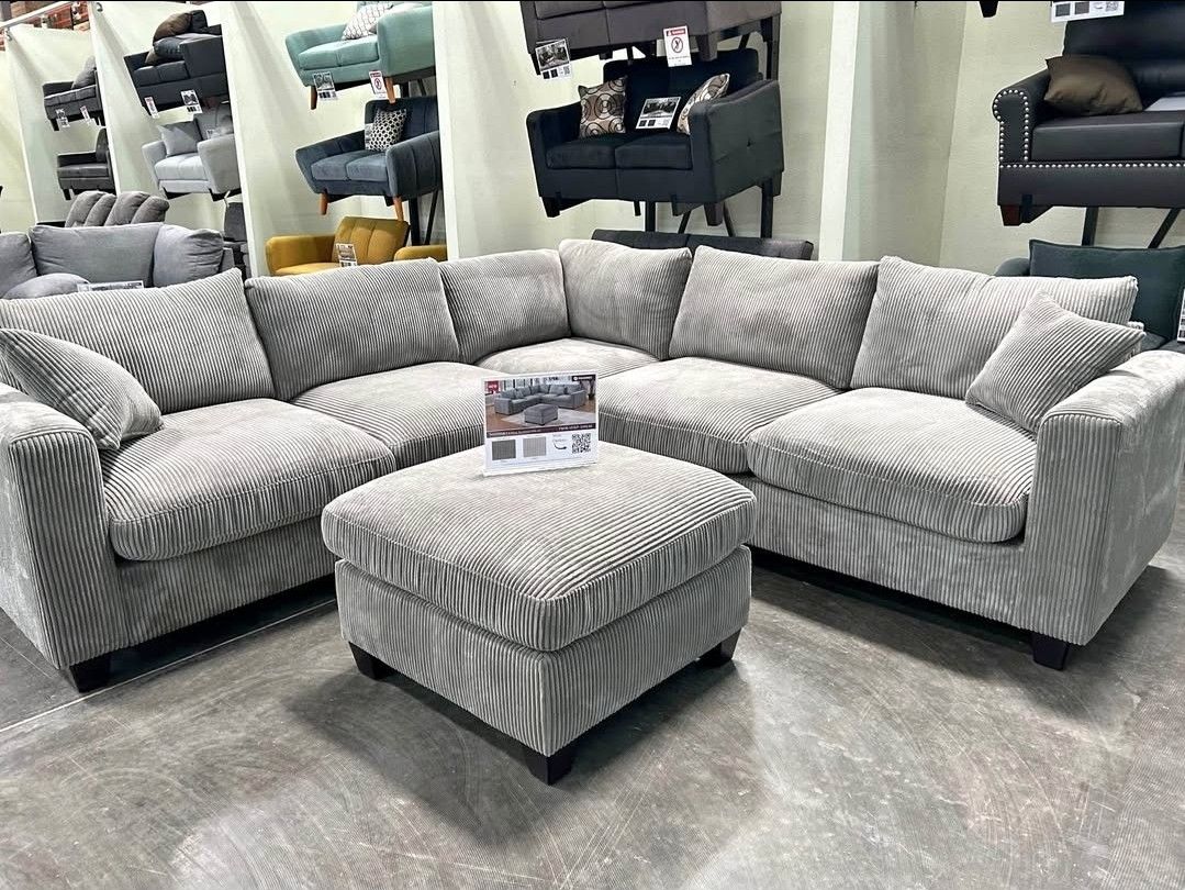 BRAND NEW 4PC SECTIONAL SOFA SET WITH OTTOMAN AND ACCENT PILLOWS INCLUDED $545