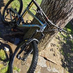 GT Mountain BIKE full Suspension 