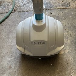 pool cleaner.   almost new 3 months. old