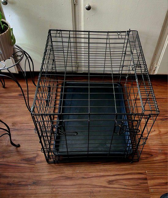 15$- PET KENNEL / CRATE -  LIKE NEW- 15$