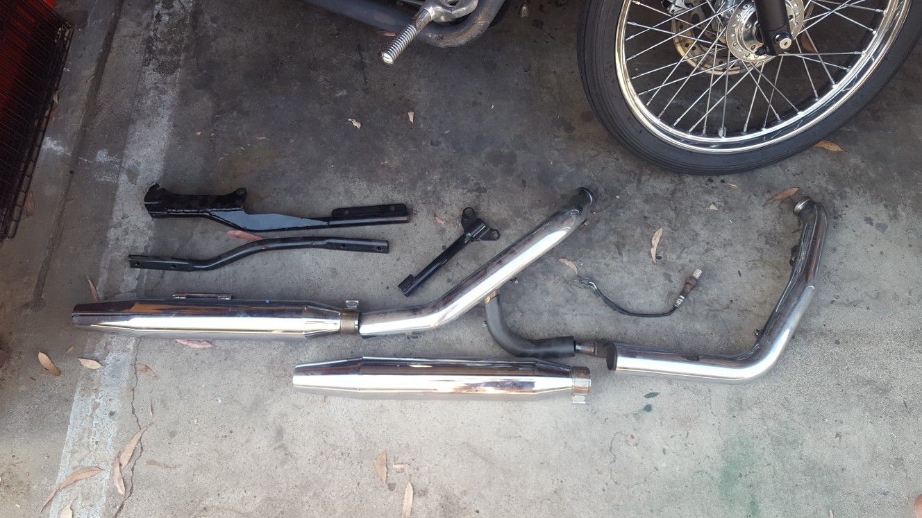 Stock 06.5 dyna exhaust
